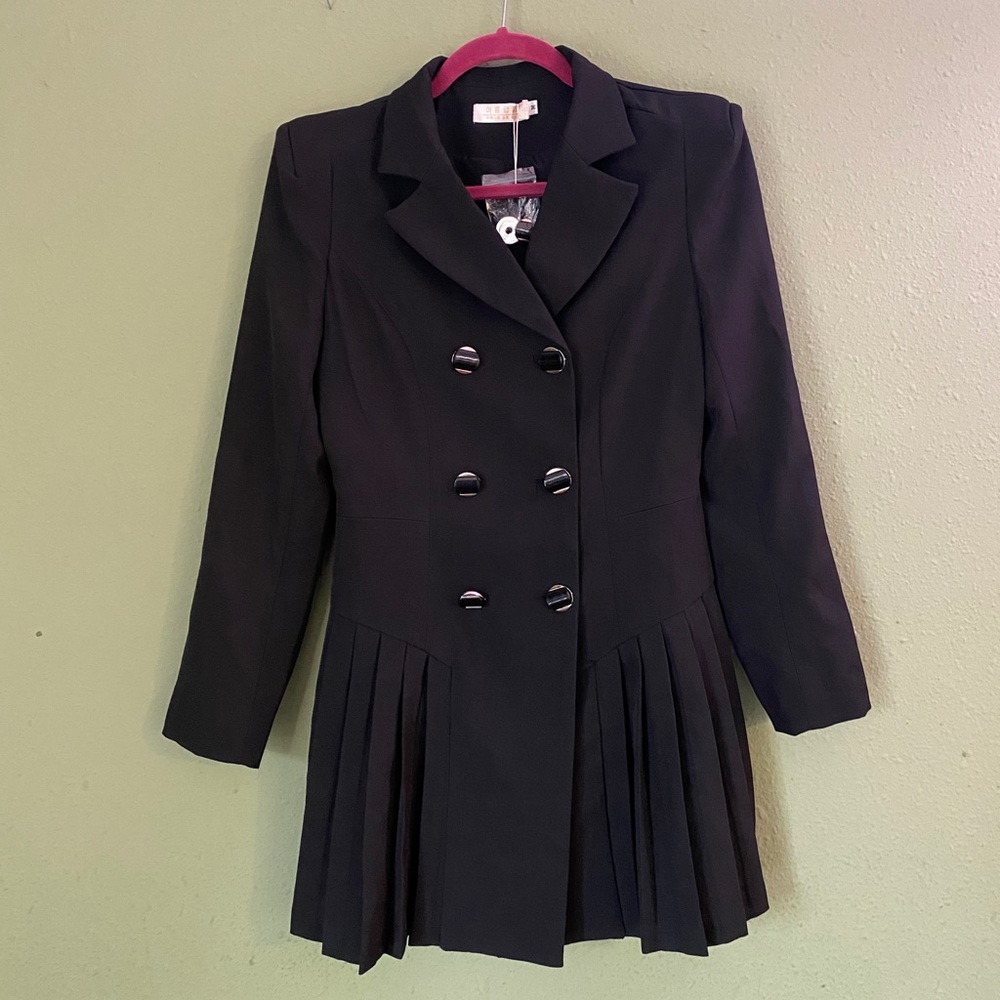 Black bottom up blazer